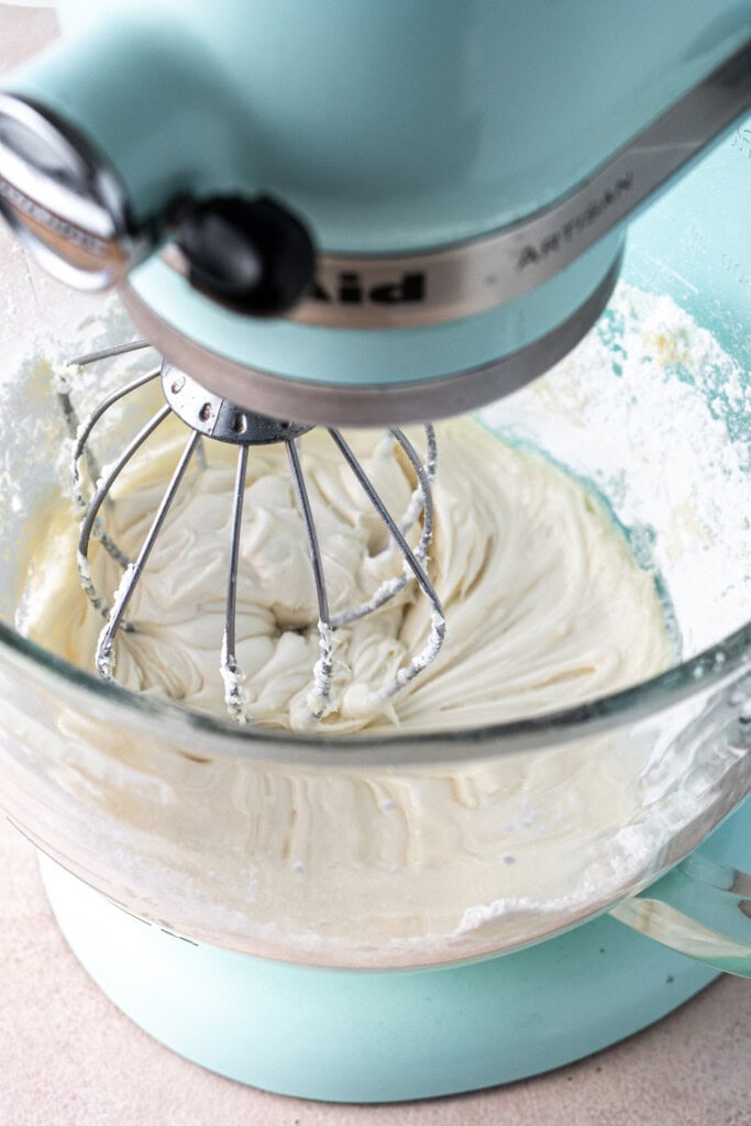 Whipping the buttercream in a standmixer.