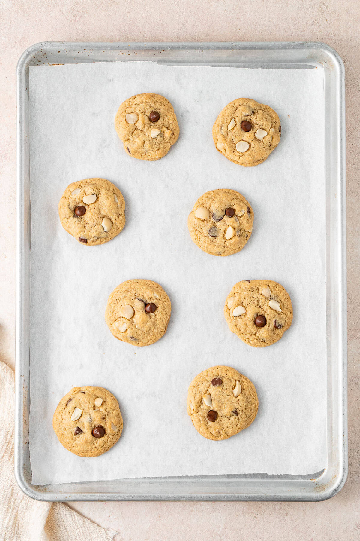 Baked cookies on a baking tray.