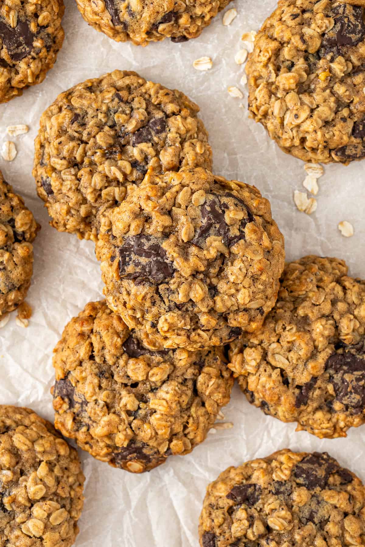 Banana dark chocolate oat cookies.