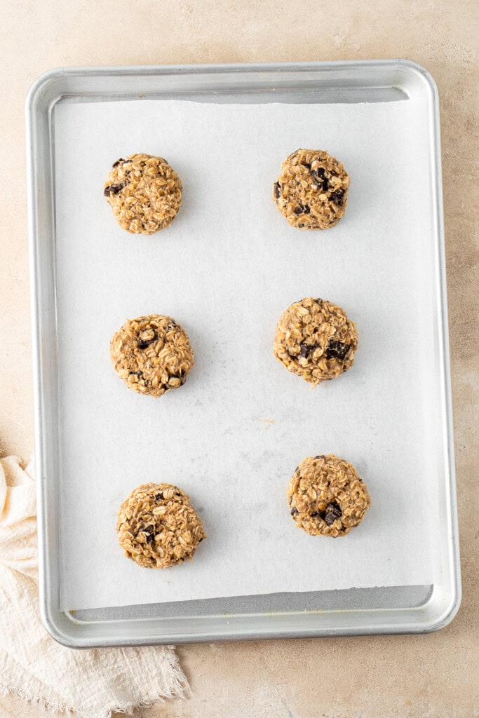 The cookie dough on the baking tray ready for the oven.