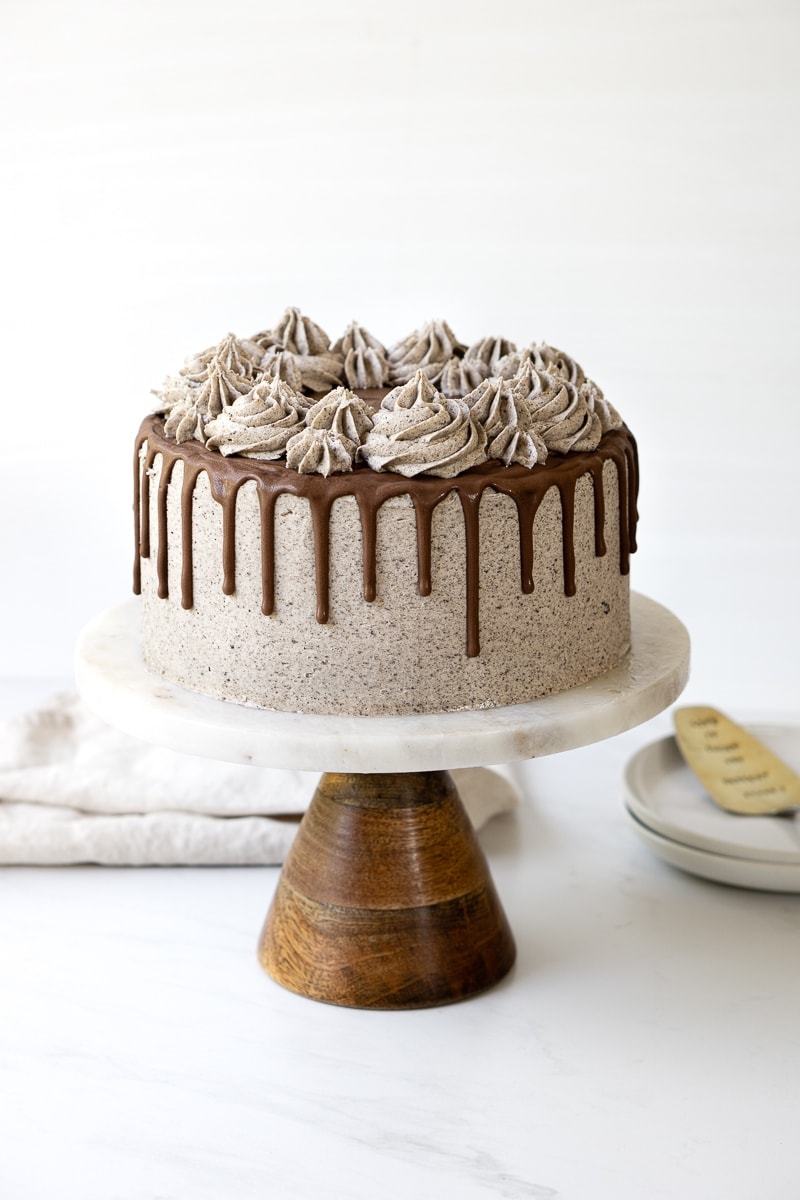 Cookies and cream cake on a cake stand