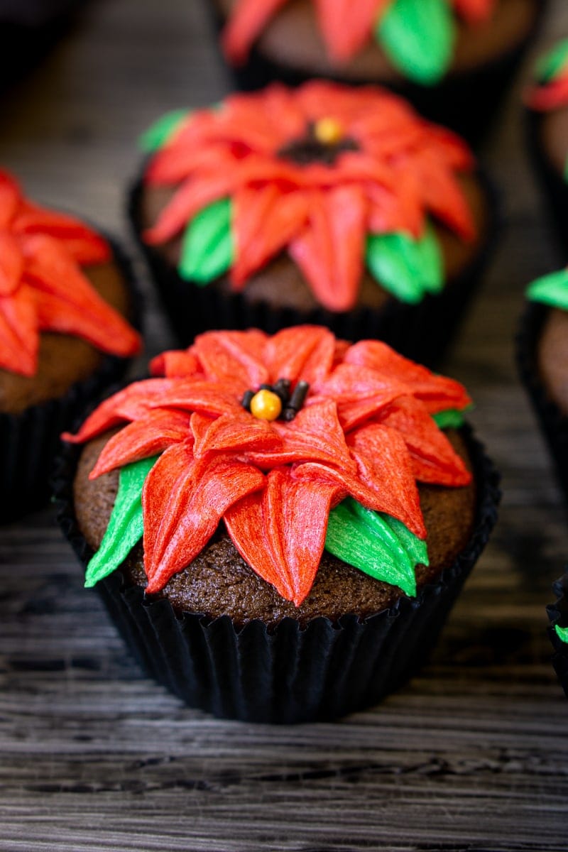 Poinsettia Christmas Cupcakes