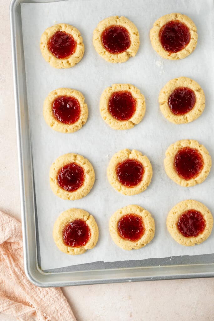 The baked jam drops on a tray.