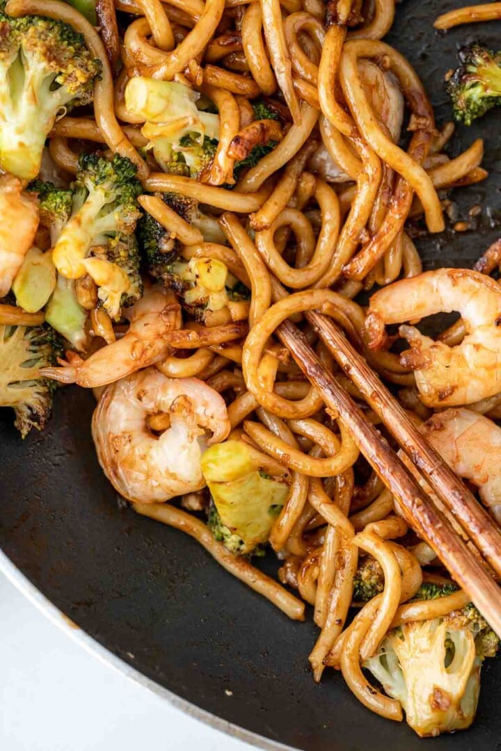 15 Minute Garlic Prawn Noodles - Eight Forest Lane