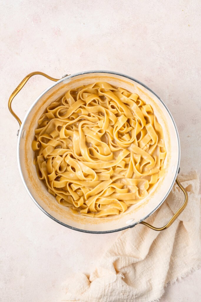 The finished pot of cooked, creamy pasta.