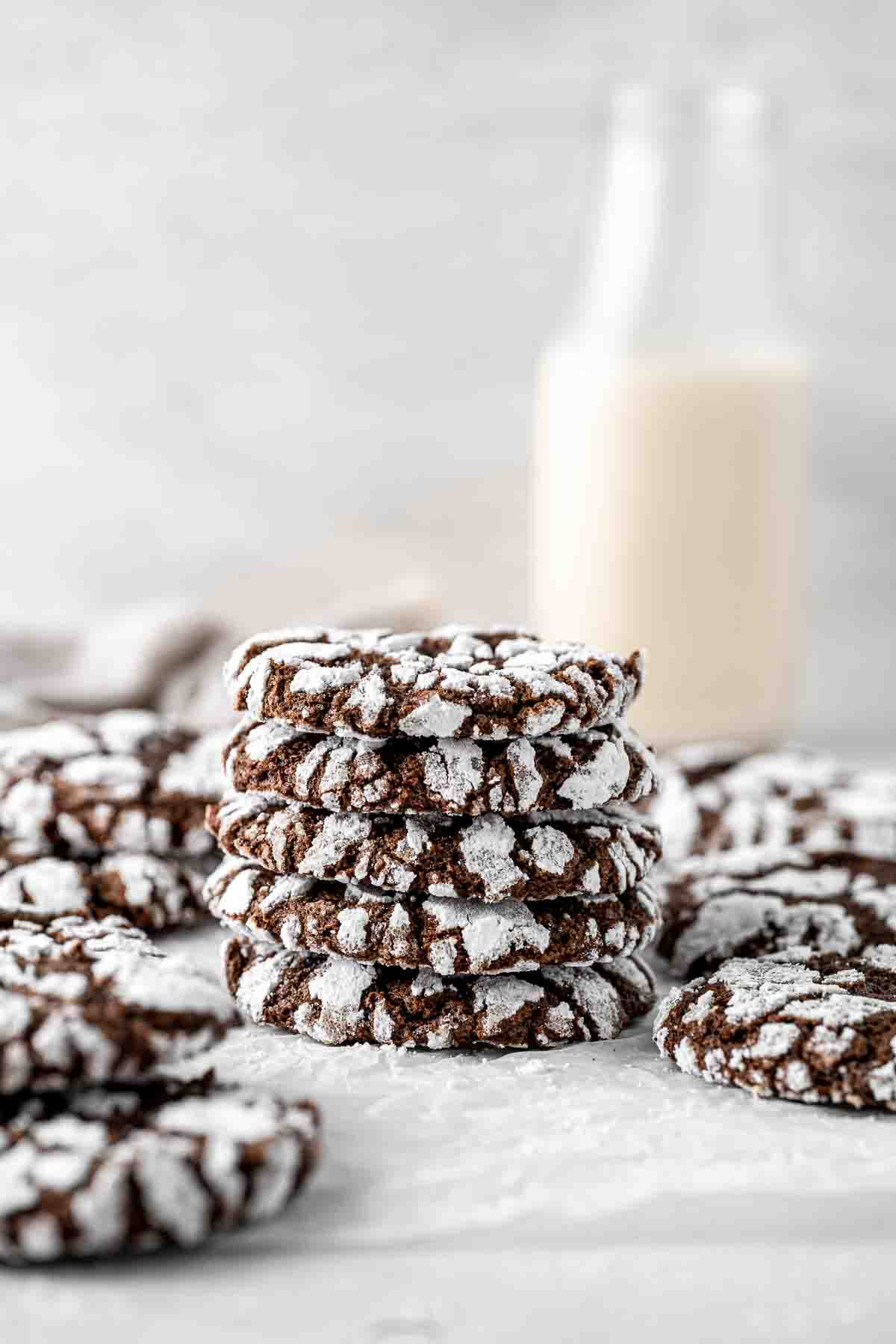 Close up of a stack of 5 chocolate crinkle cookies.