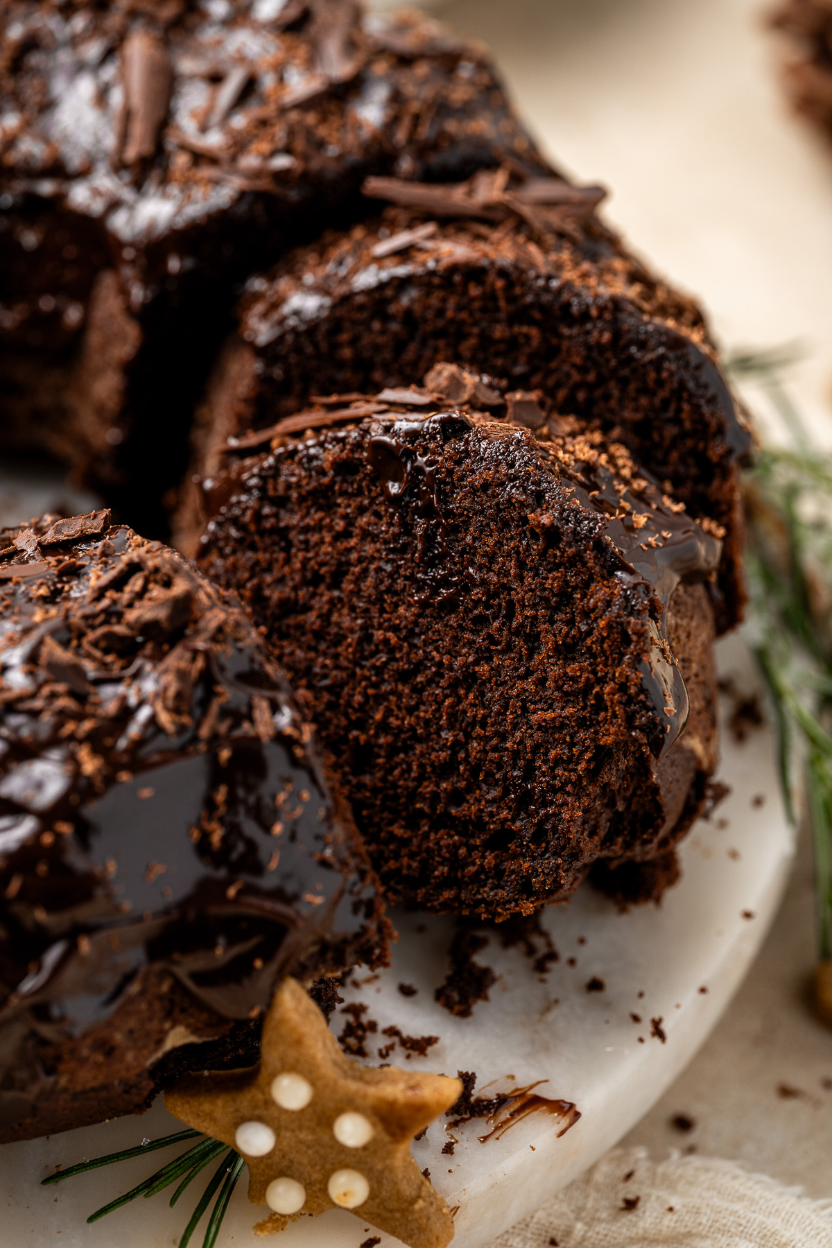 Close up of the sliced bundt cake.