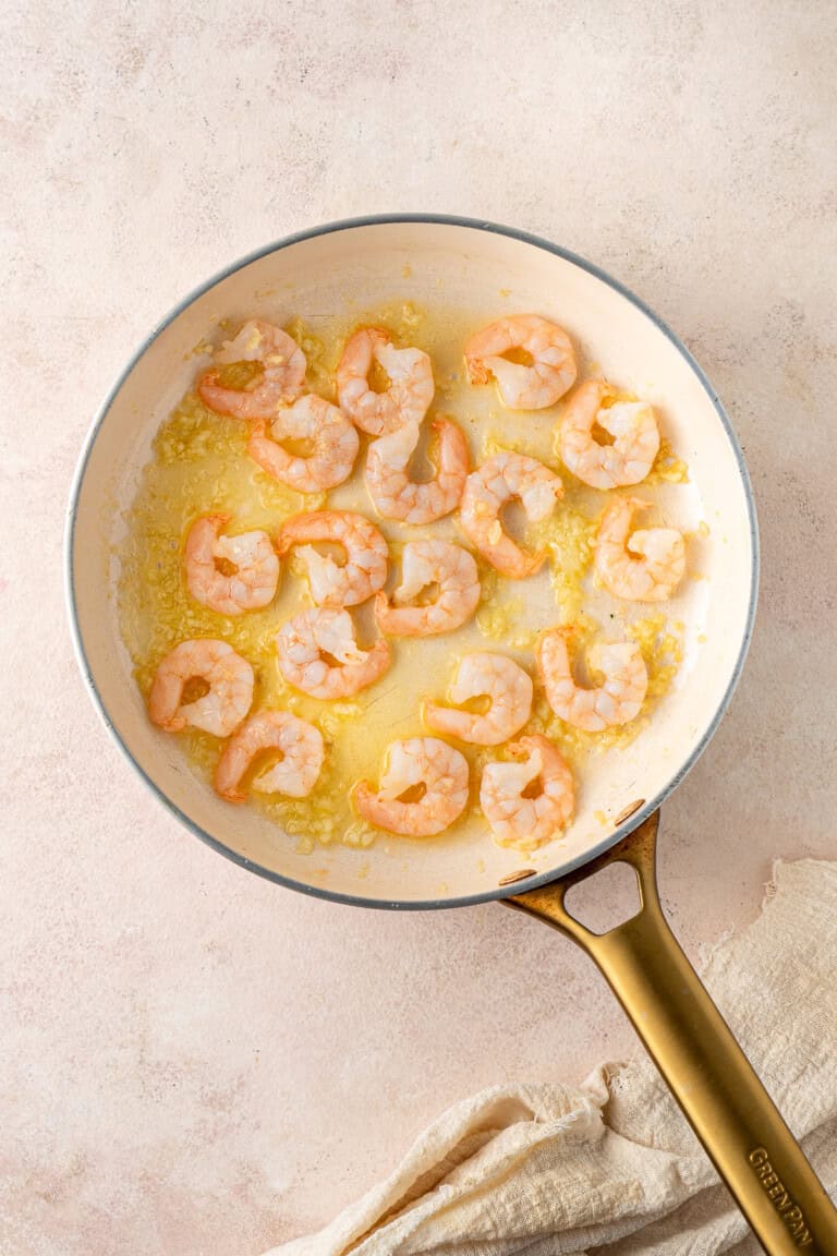 15 Minute Creamy Garlic Prawn Pasta - Eight Forest Lane