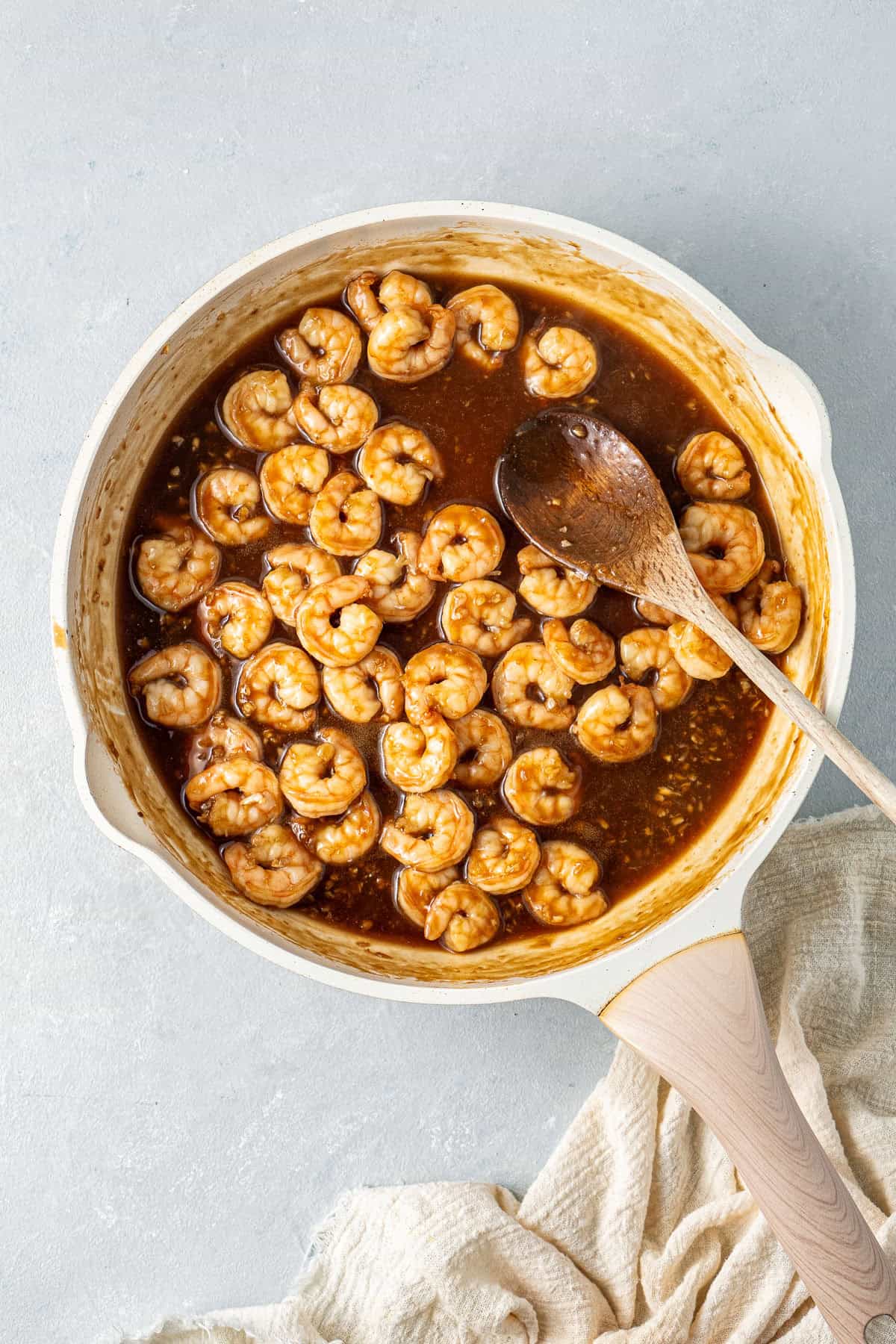 The prawns in the honey garlic sauce in the pan.